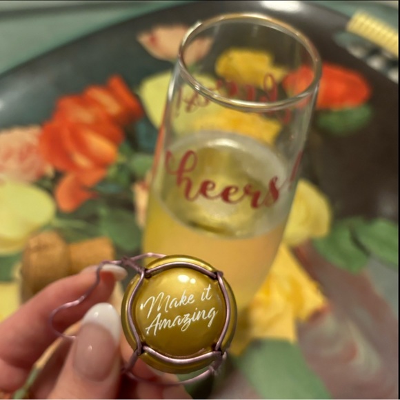 Meet your Posher, Jenny ✨ - Picture 3 of 3